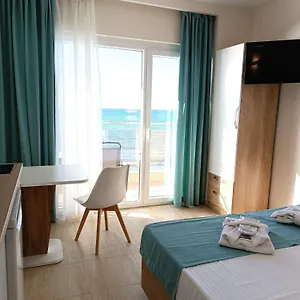 Navarino Luxe Peraía
